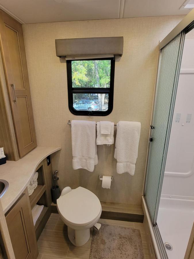 River Safaris, Stationary Class A Motorcoach, Old Homosassa Extérieur photo