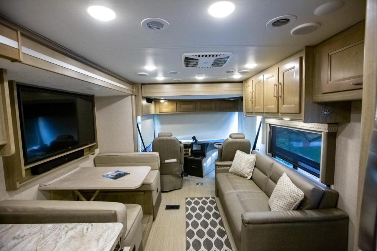 River Safaris, Stationary Class A Motorcoach, Old Homosassa Extérieur photo